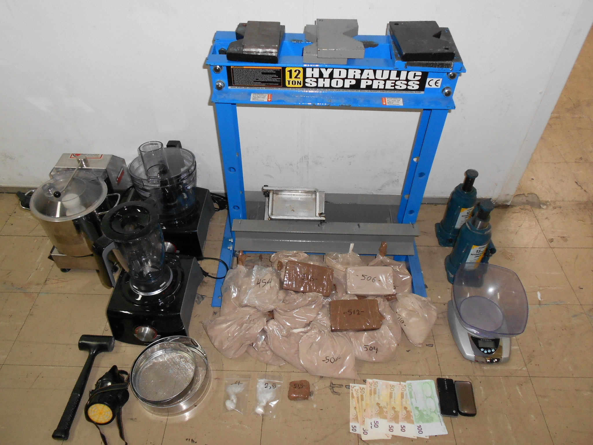 Έφτιαξαν ολόκληρο εργαστήριο ηρωίνης