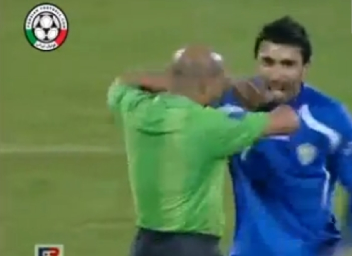 Η χαρά δεν κρύβεται – Πανηγύρισε μαζί με τον διαιτητή(VIDEO)