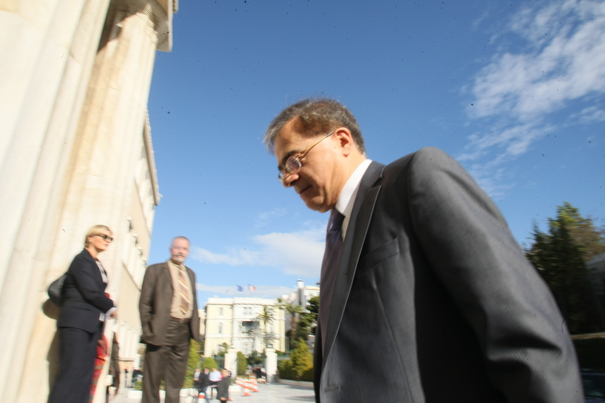 Προειδοποιεί ο Χαρδούβελης μέσω FT: Θα ξεμείνει η χώρα από ρευστότητα εάν νικήσει ο ΣΥΡΙΖΑ