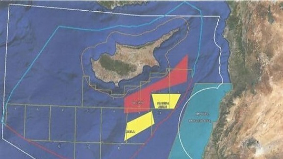 Τουρκικό υποβρύχιο κόβει βόλτες στα κατεχόμενα (ΦΩΤΟ)