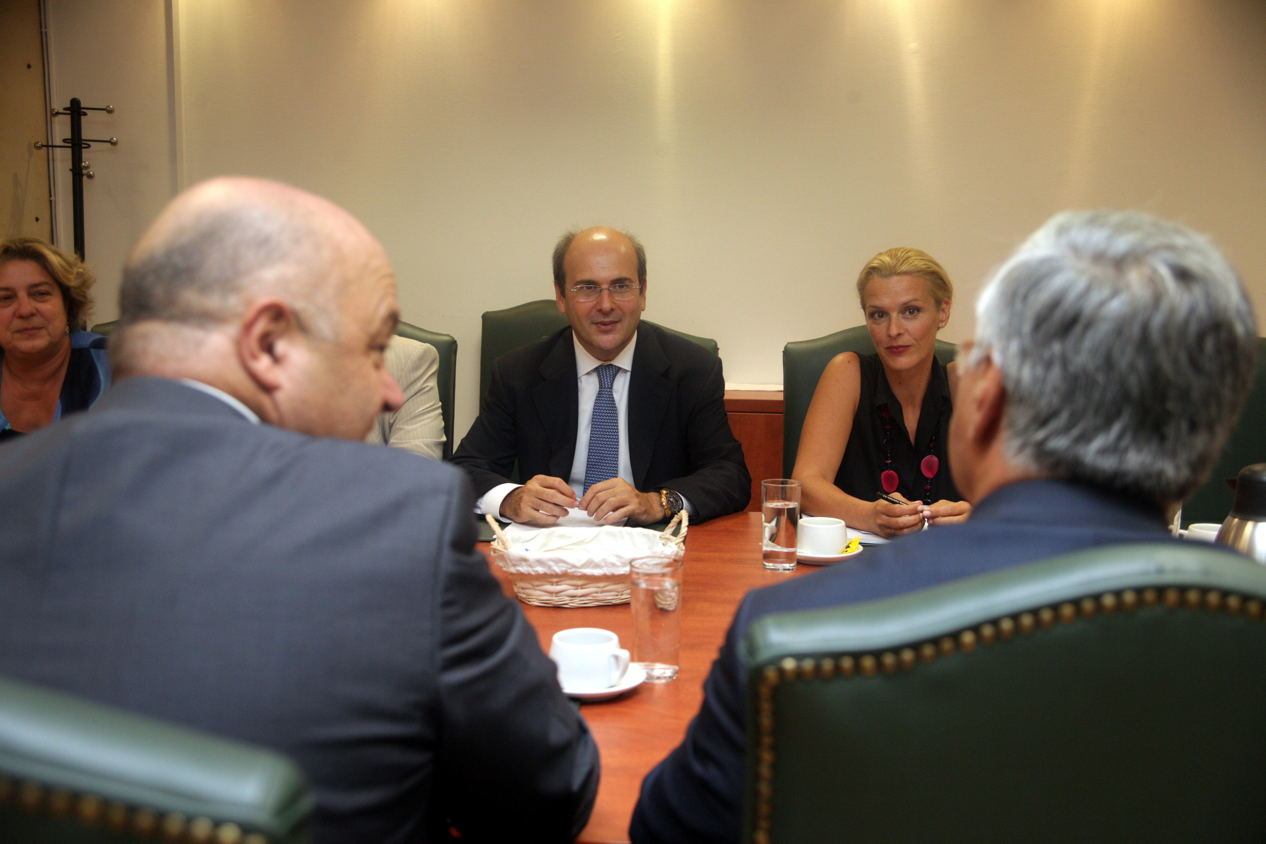 ΦΩΤΟ ΕUROKINISSI - Συνάντηση του υπουργού Κ. Χατζηδάκη με το ΔΣ της Ελληνικής Ενωσης Τραπεζών