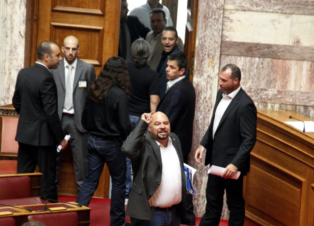 Η Χρυσή Αυγή, η αστυνομία, οι Ένοπλες Δυνάμεις και ο κυβερνητικός εκνευρισμός