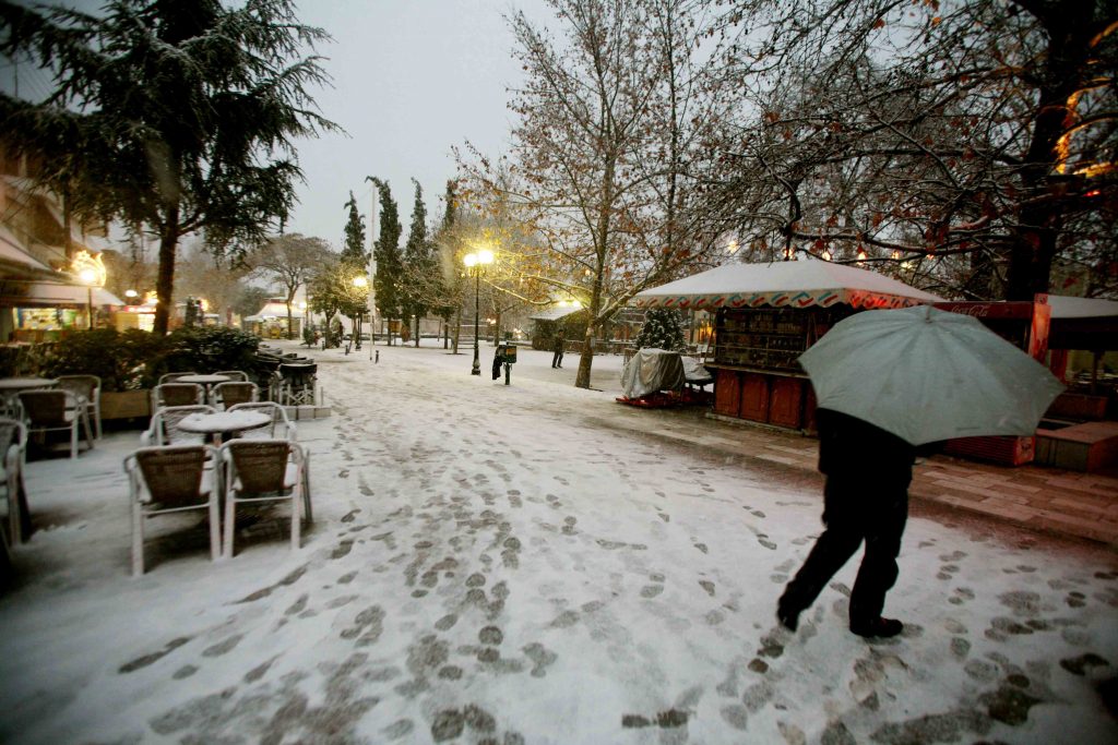 Συνεχίζεται η επέλαση της κακοκαιρίας – Σβήνουν οι ελπίδες για τον 31χρονο αγνοούμενο – Μόνο με αλυσίδες η κινηση σε πολλούς δρόμους