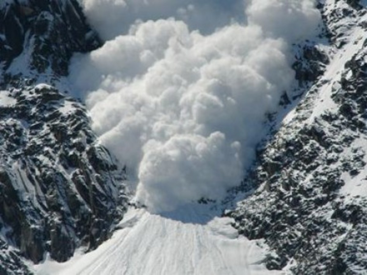 Στο έλεος της κακοκαιρίας η Ιταλία – Χιονοστιβάδα σκότωσε τουρίστα