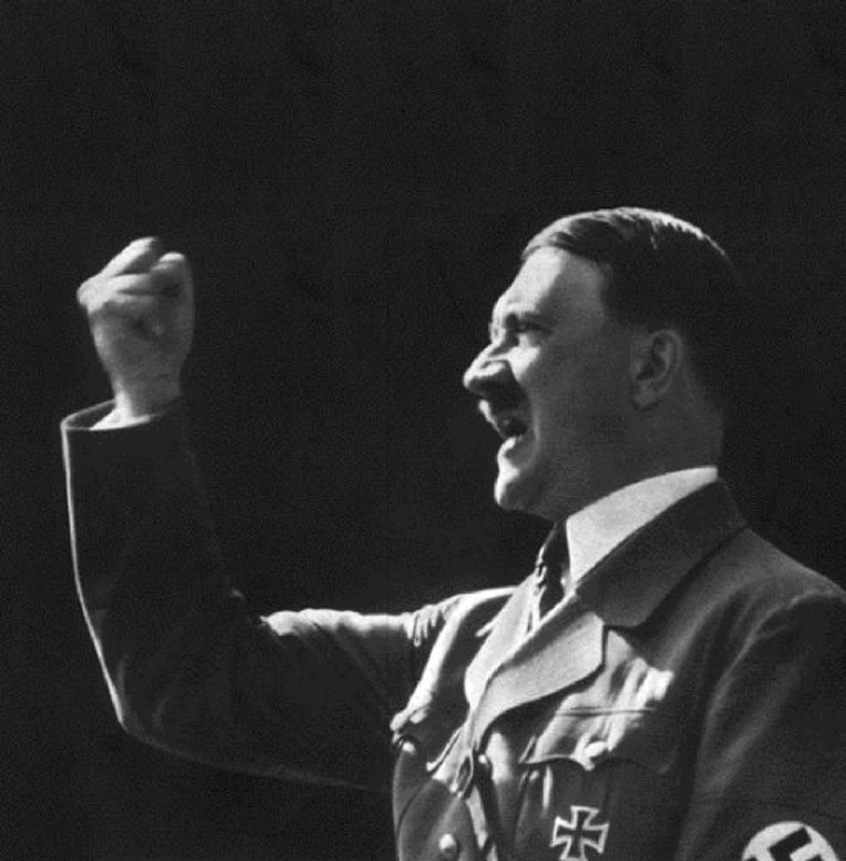 Ένας Εβραίος υποστηρίζει την επανέκδοση του “Αγών μου” του Χίτλερ και εξηγεί γιατί