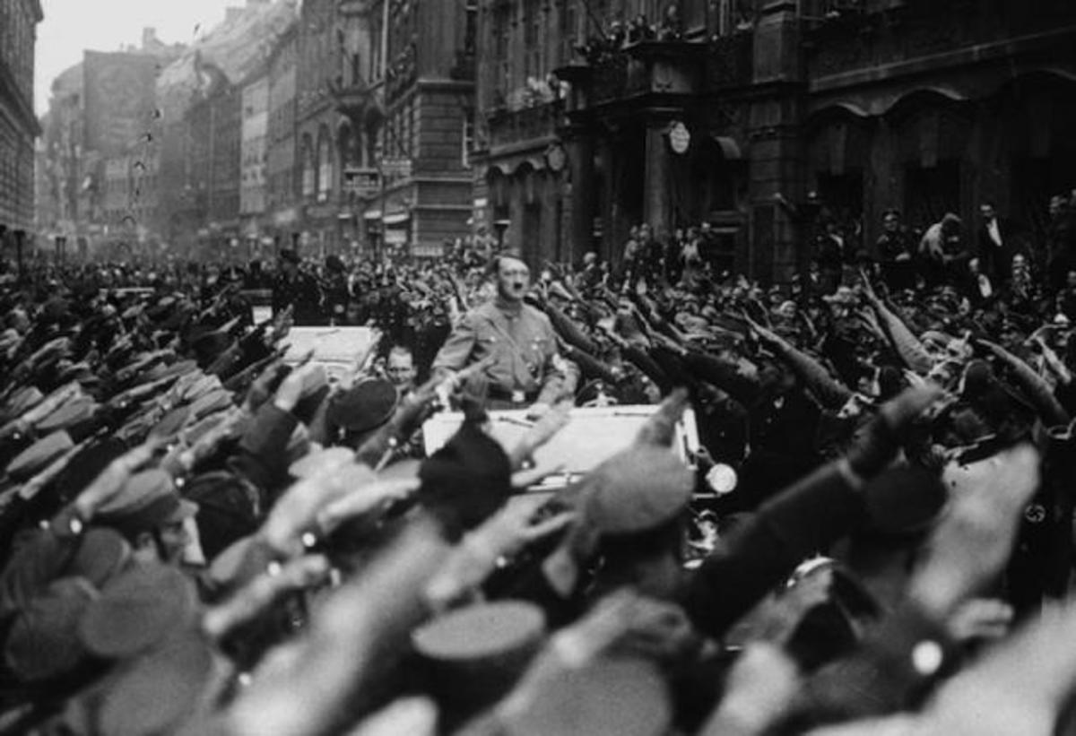 Την άνοδο του Χίτλερ με τη Χρυσή Αυγή ,συγκρίνει το BBC!