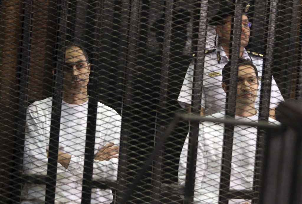 Αναβλήθηκε για τις 8 Σεπτεμβρίου η δίκη για διαφθορά των δύο γιων του Μουμπάρακ