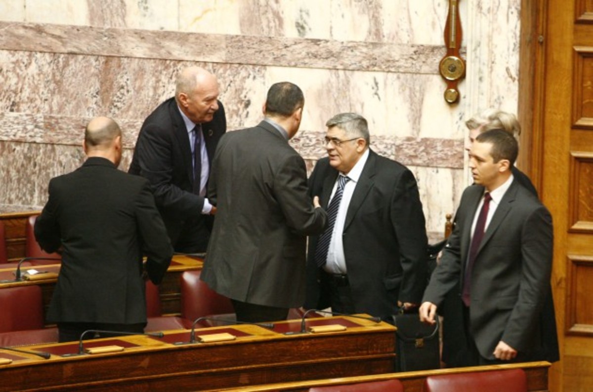 Θα βγάλει η Χρυσή Αυγή Πρόεδρο τον Δήμα; Τι λέει ο Δένδιας