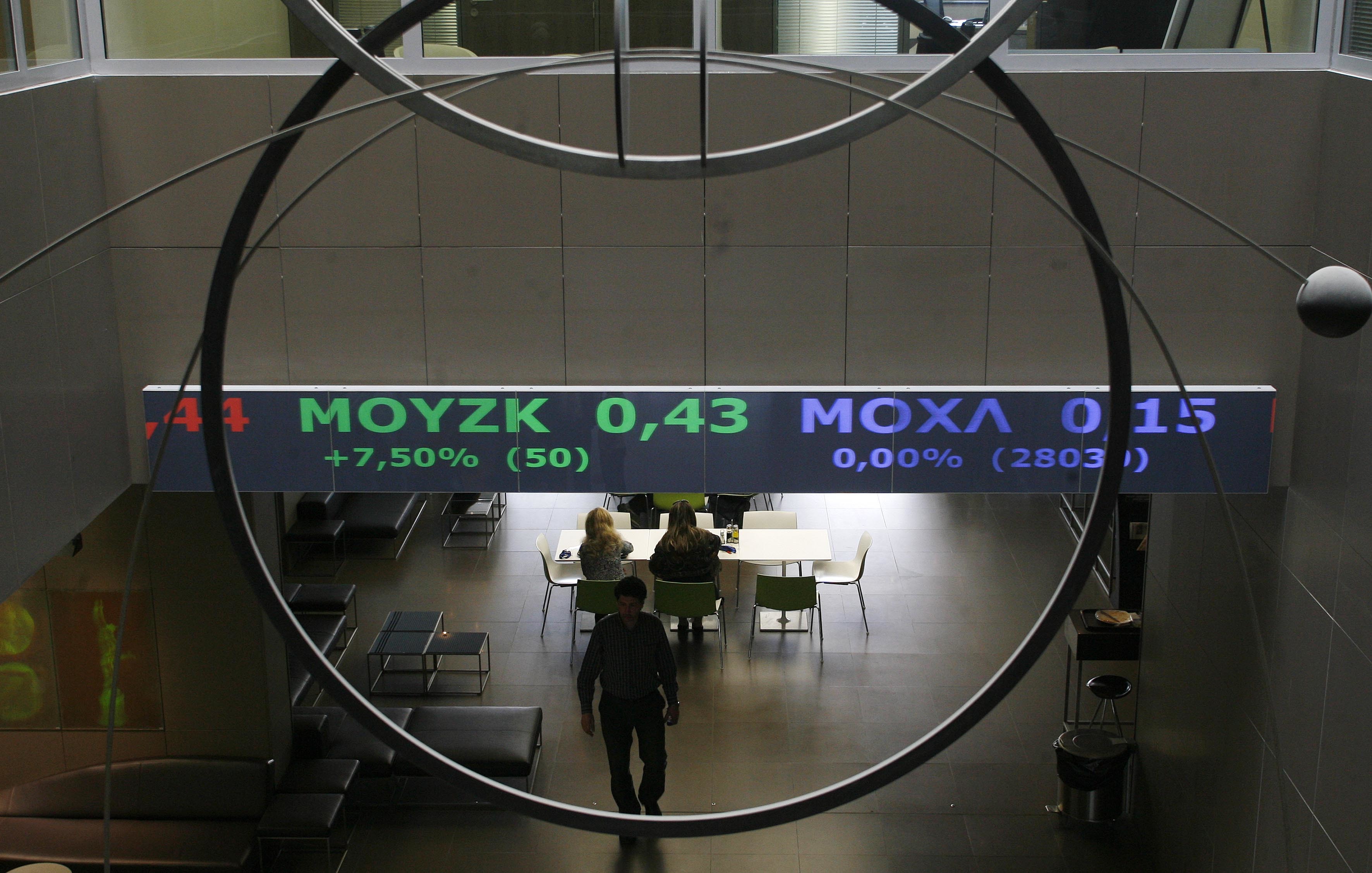 Μένει κάτω από τις 1.000 μονάδες το Χρηματιστήριο