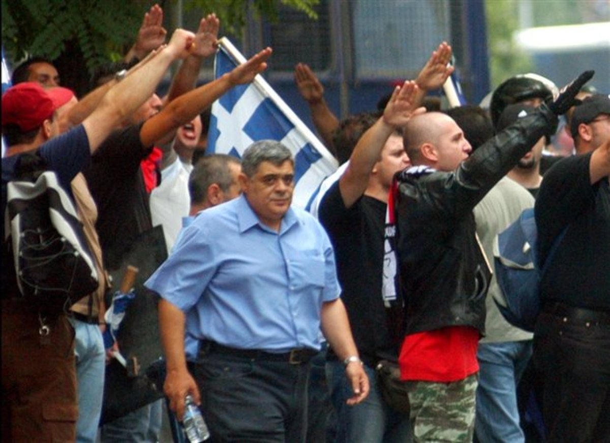 Financial Times: Ξυπνήστε Έλληνες η Χρυσή Αυγή προελαύνει