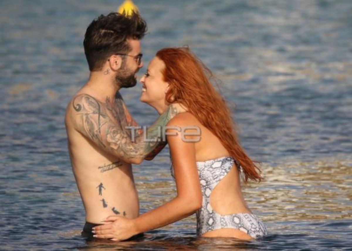 Δεν κρατιούνται! Καυτά φιλιά Μαραντίνη – Χρηστίδου στην παραλία