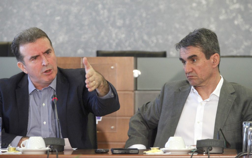 “Πηγαδάκι” Χρυσοχοϊδη – Λοβέρδου