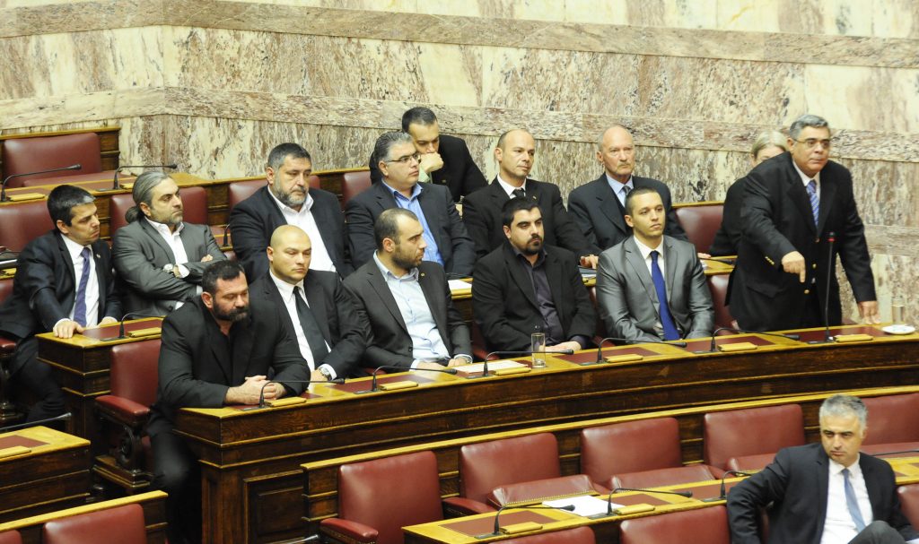 Χρυσή Αυγή: Η χώρα καίγεται και ο Τσίπρας κάνει διακοπές με business class