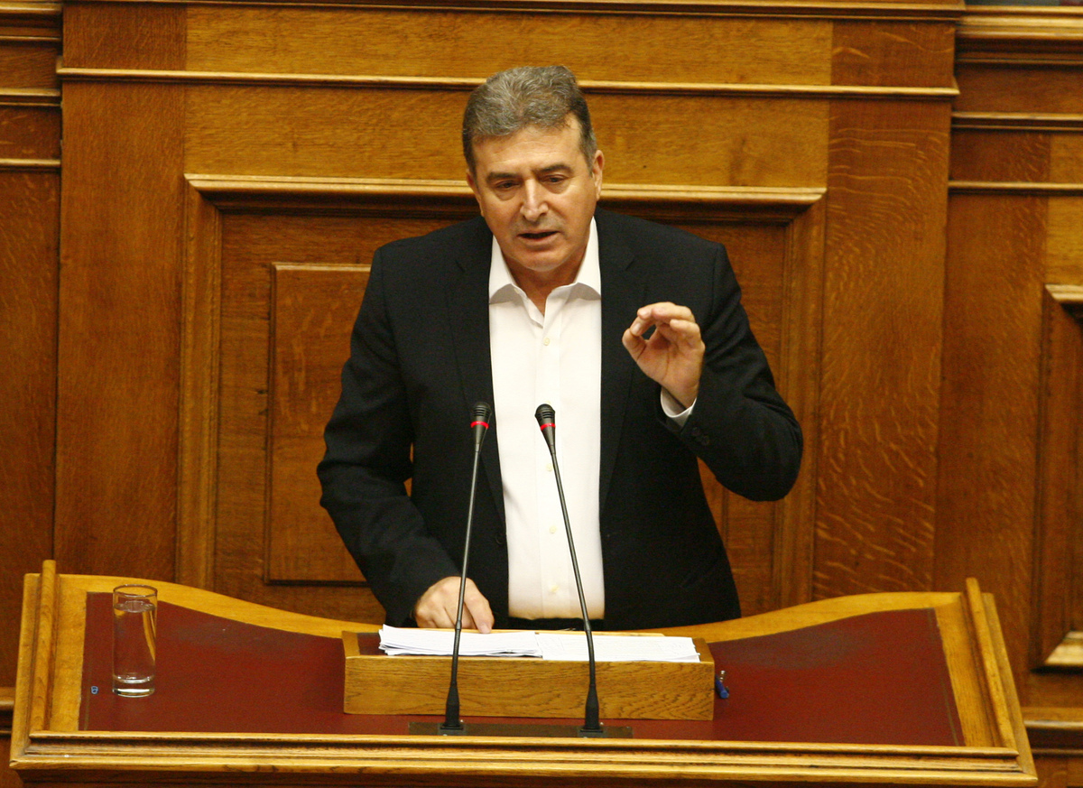 Ο Χρυσοχοϊδης διαψεύδει μεταγραφή του στη ΝΔ