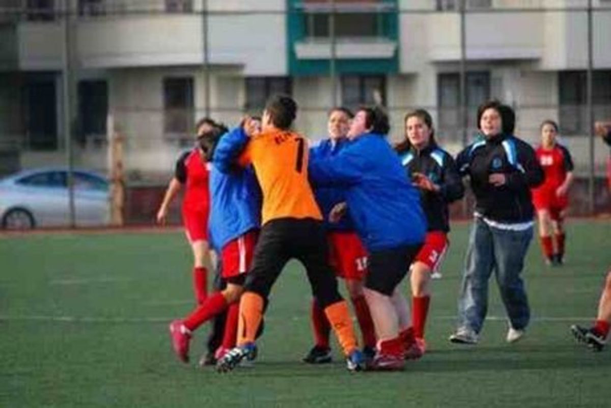 Αρκαδία: Ξύλο σε γυναικείο ποδοσφαιρικό αγώνα! (VIDEO)