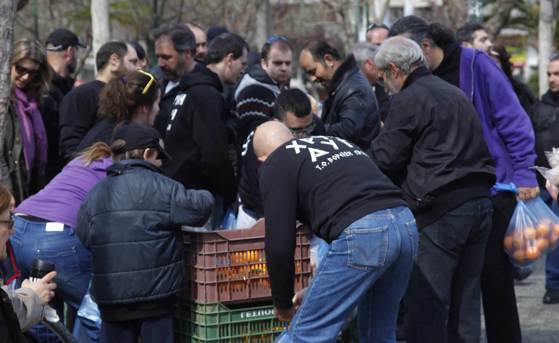 Χ.Α: Το συσσίτιο στο Σύνταγμα θα γίνει! Λαθρολάγνος ο Καμίνης