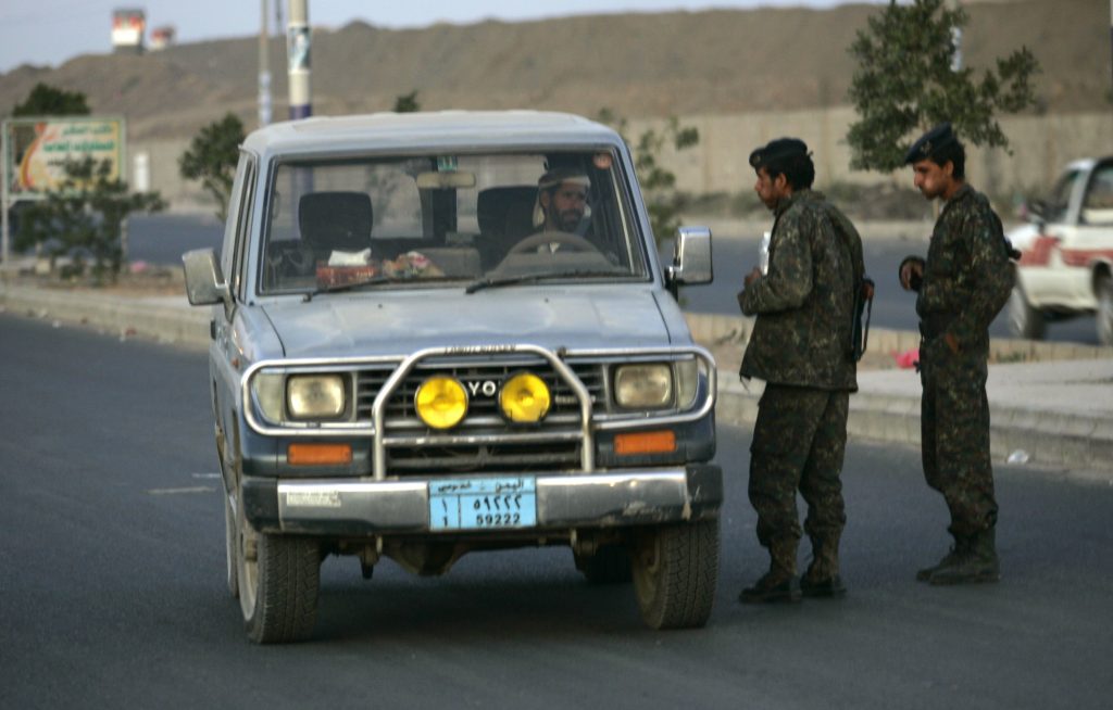 Εξονυχιστικοί έλεγχοι στην Σαναά της Υεμένης. ΦΩΤΟ REUTERS