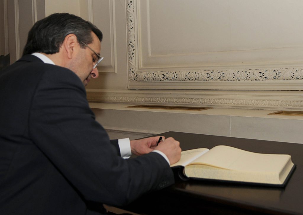 Η απάντηση Σαμαρά στον ποιητή Νάνο Βαλαωρίτη: Πρέπει να ενώσουμε τον πολιτικό κόσμο και το λαό εναντίον των ναζί!