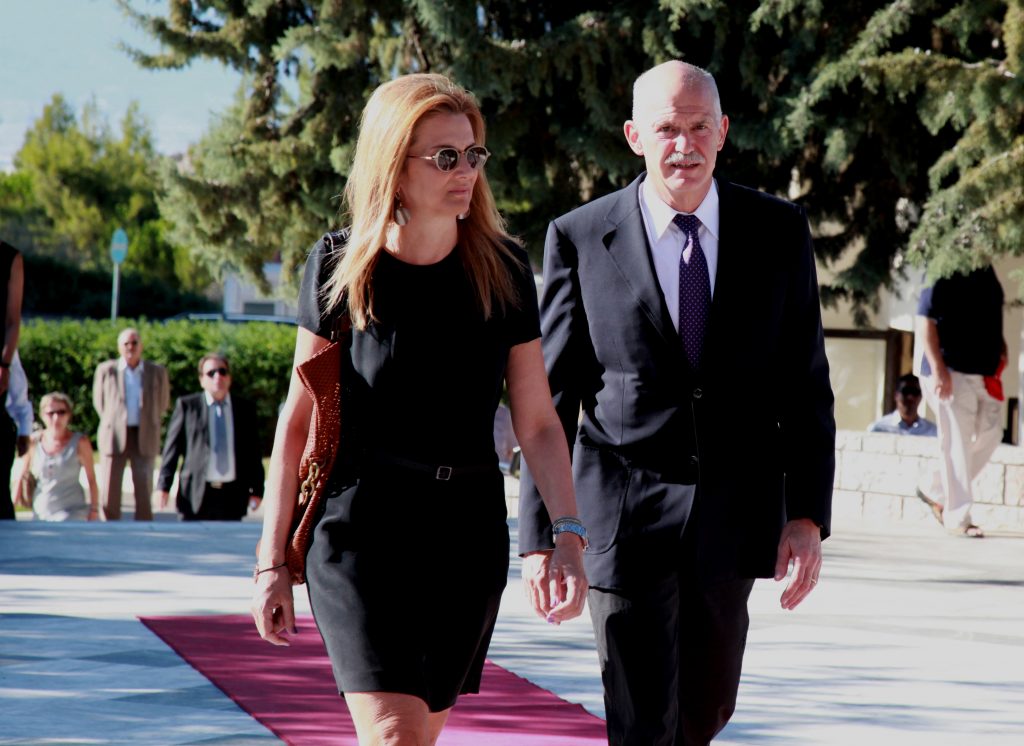 Κύκλοι Παπανδρέου: “Ψέματα και αλητεία τα περί διαζυγίου με την Άντα”
