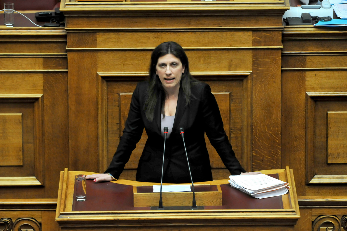 Ζωή Κωνσταντοπούλου: Τιμά τον Τσίπρα αλλά καταψηφίζει – Ούρλιαζαν από κάτω οι βουλευτές