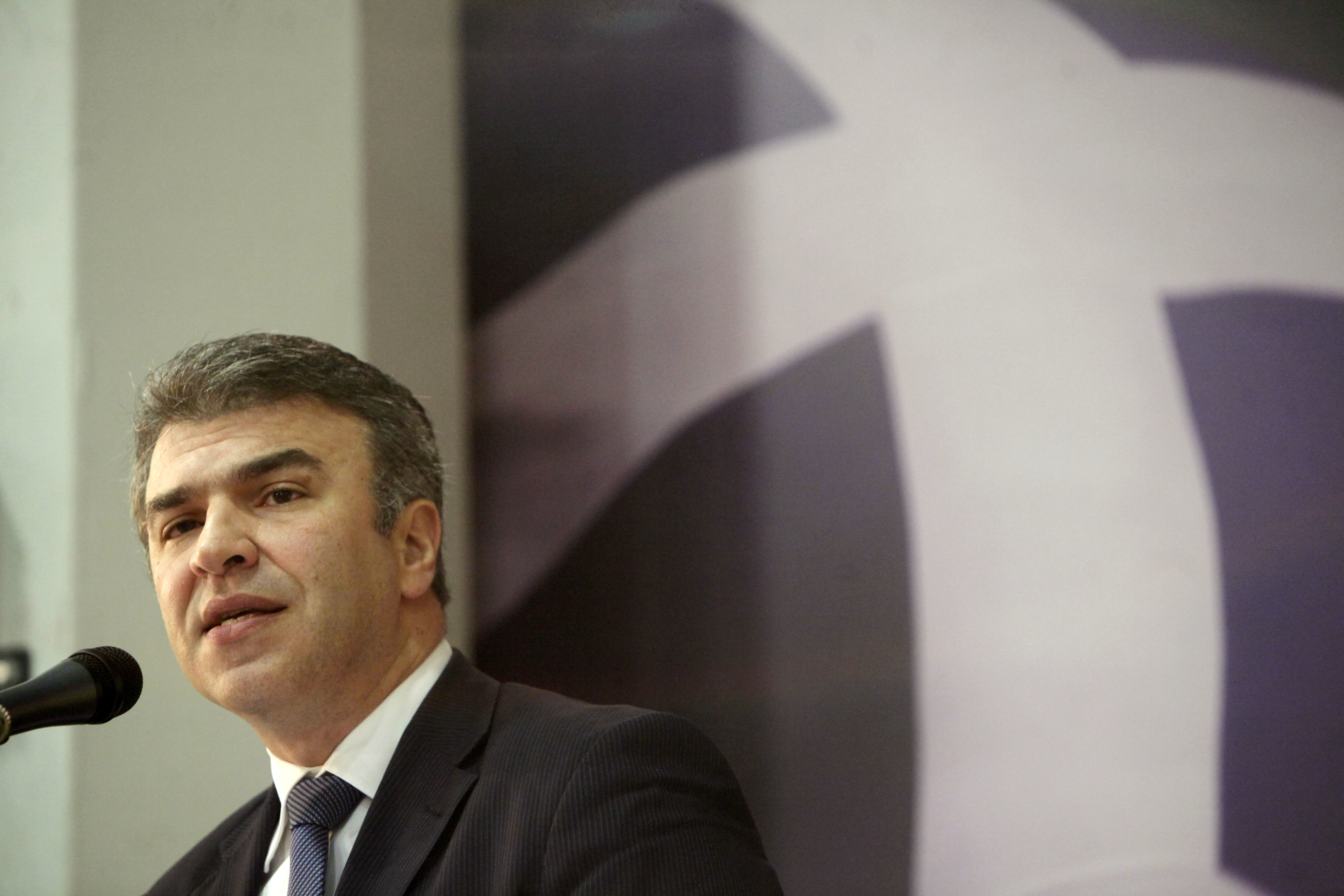 Φραστική επίθεση στον Κάρολο Παπούλια από τον Χρήστο Ζώη