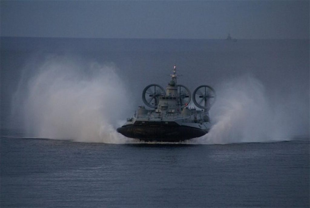 Από τι πήρε φωτιά το Zubr – Αιφνιδιαστική επίσκεψη Παναγιωτόπουλου στη ναυτική βάση