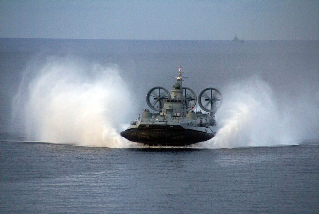 Φωτιά στο Zubr Kέρκυρα μέσα στη Ναυτική Βάση Κανελλόπουλος