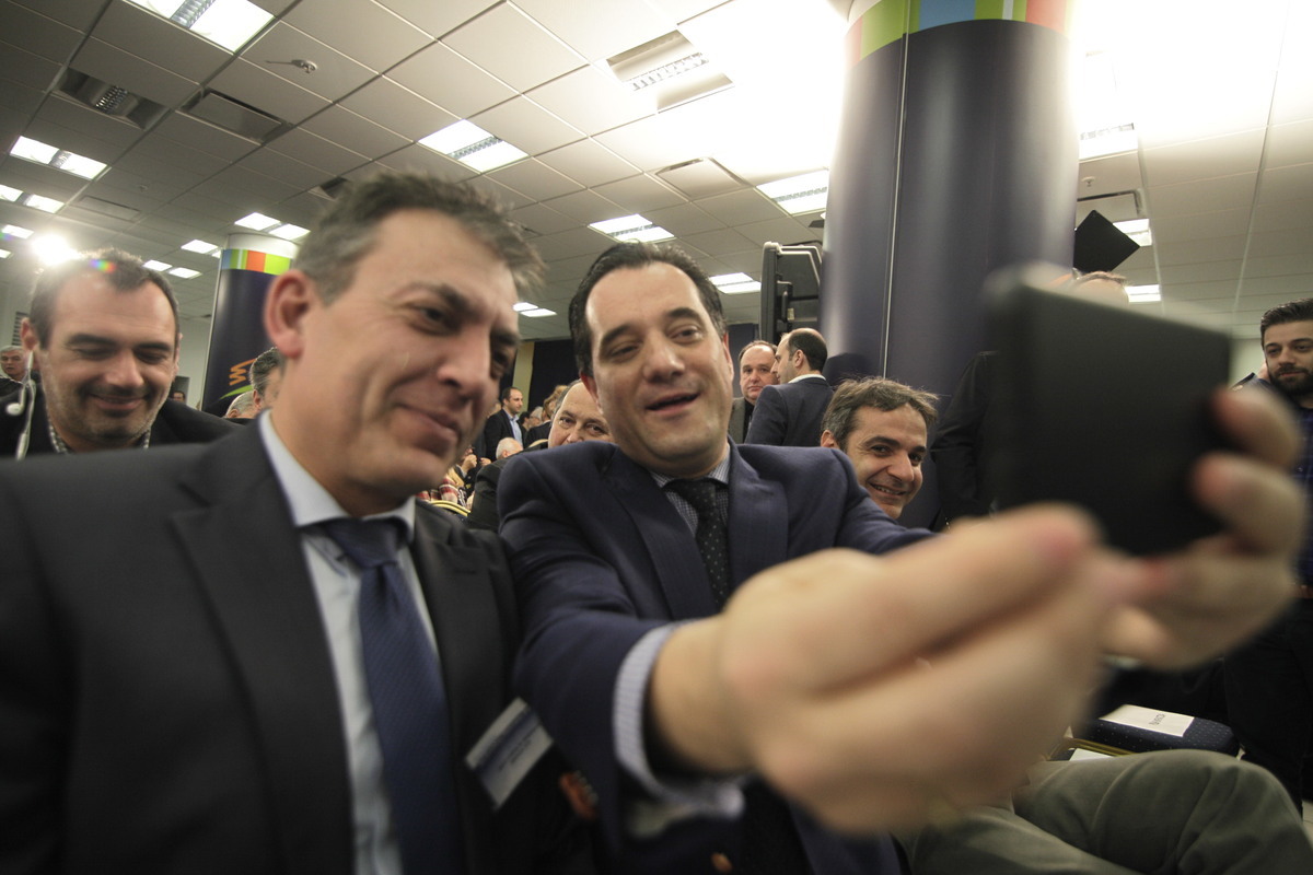 Τι έκανε ο Άδωνις πριν μιλήσει ο Σαμαράς;