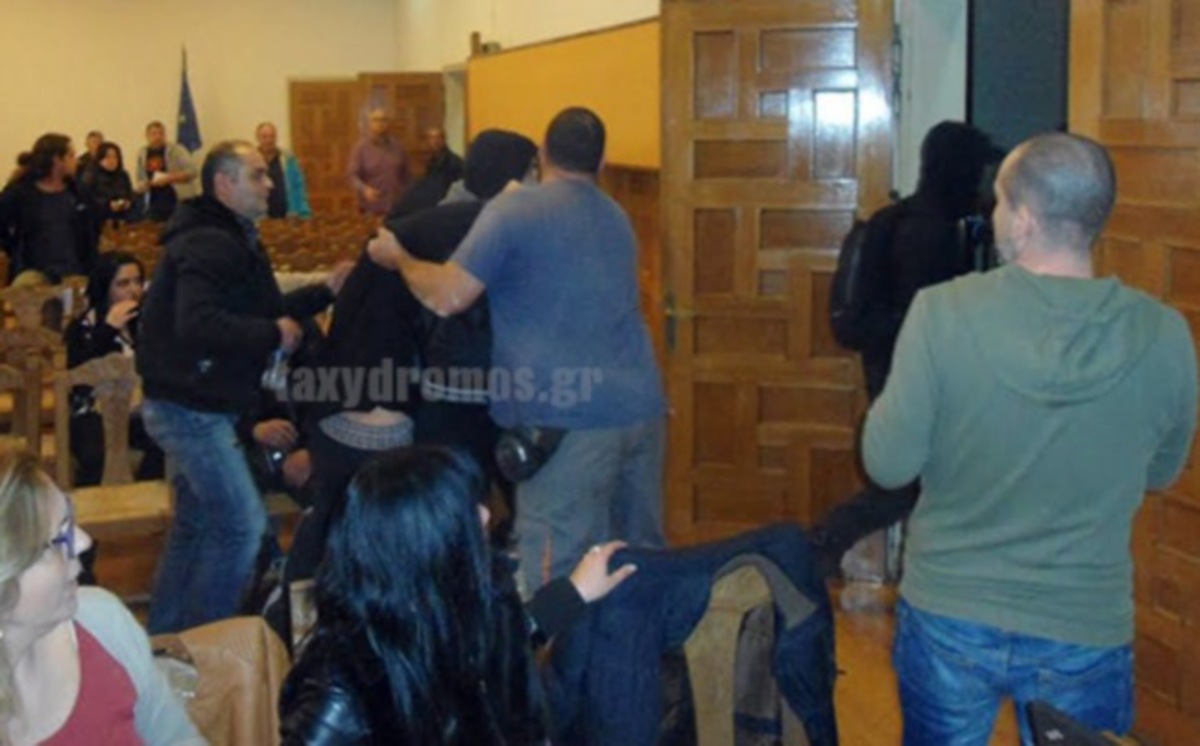 Ξυλοδαρμός στελέχους της Χρ.Αυγής