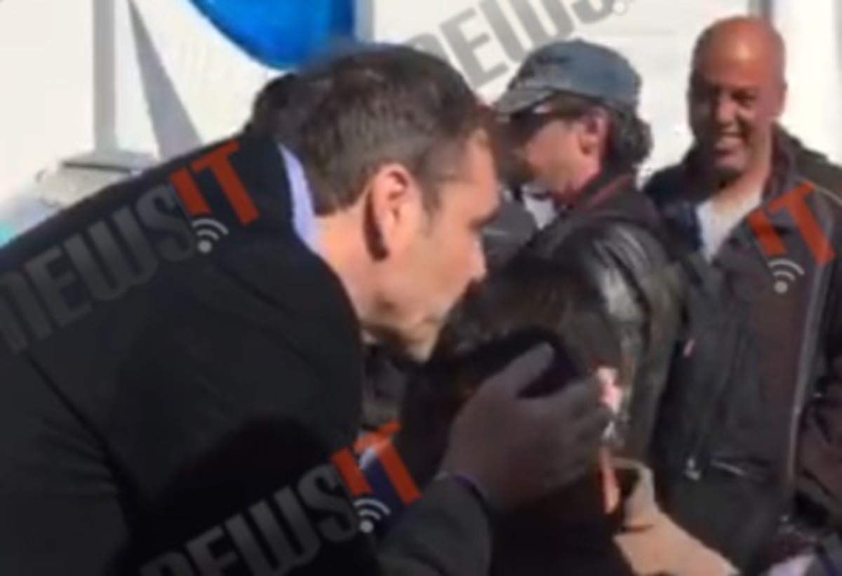 Το φιλί του Γκλέτσου σε προσφυγόπουλο