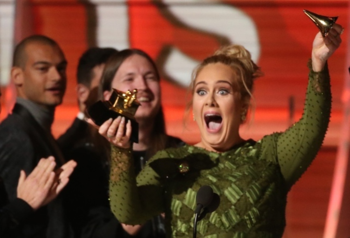 Adele: “Έχω δεύτερο λογαριασμό στο Twitter για να βρίζω”