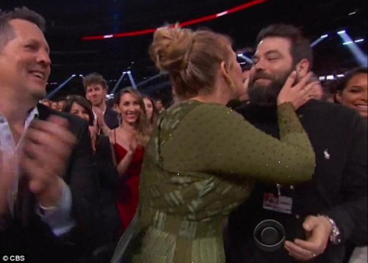 Adele: Επιβεβαίωσε τον γάμο της στα βραβεία Grammy! [vid]