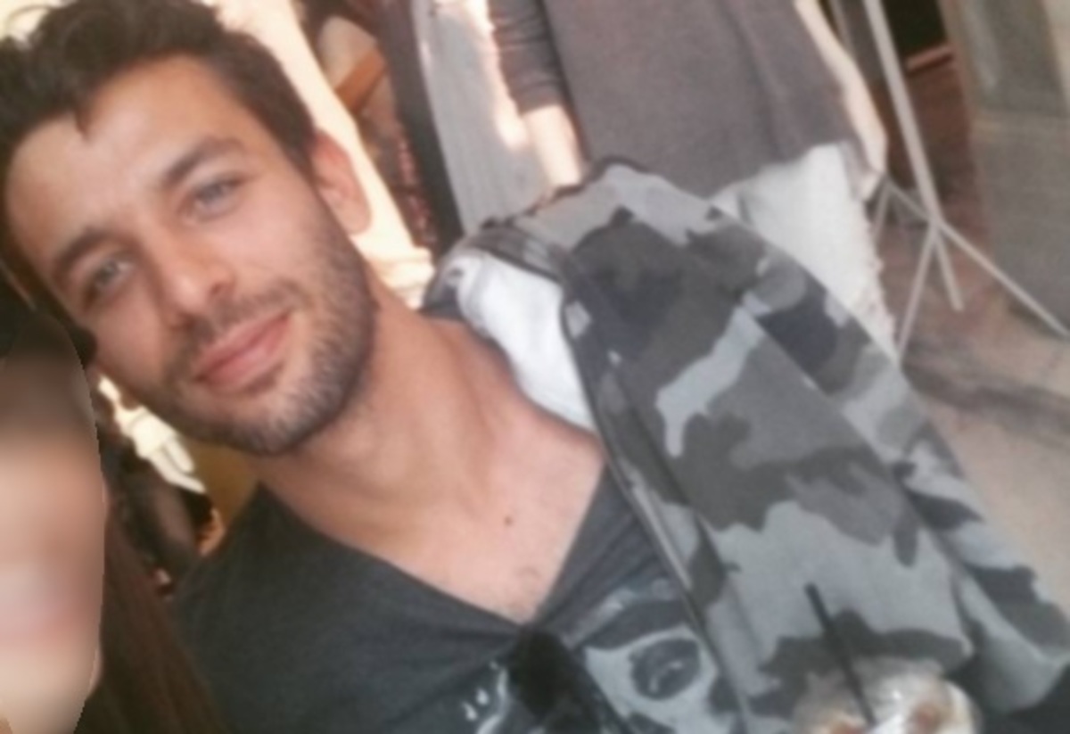 Είναι ο κούκλος αδελφός γνωστής παρουσιάστριας…