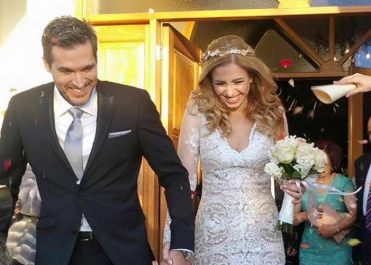 Ποια τραγουδίστρια πάντρεψε χθες το αδελφό της;