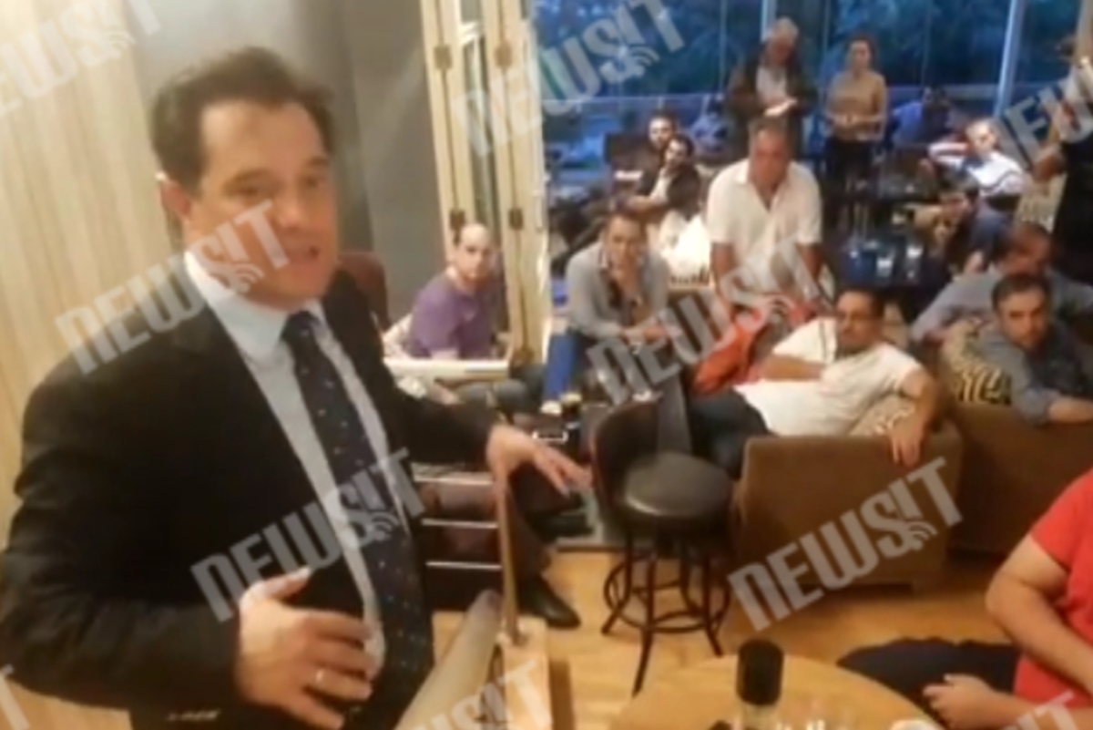 Άδωνις με εθελοντές