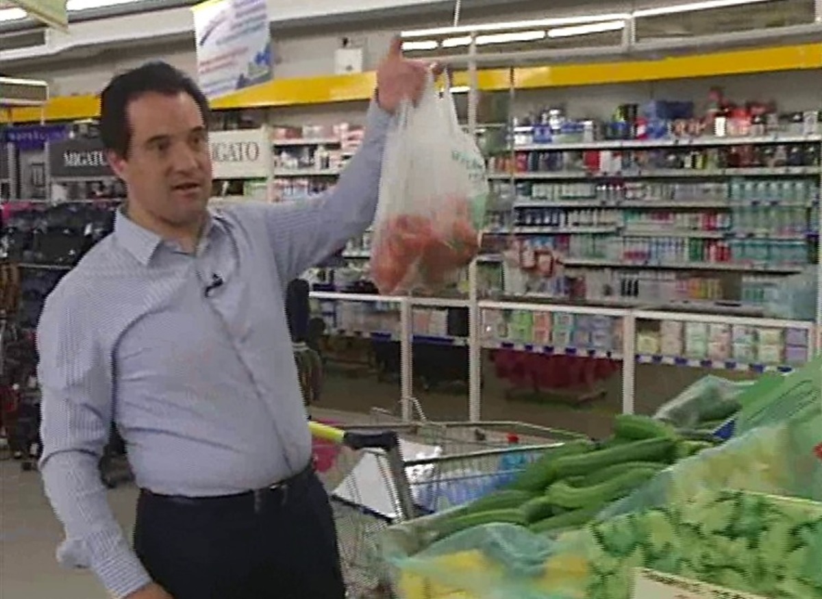 Τι ψωνίζει ο Άδωνις Γεωργιάδης στο super market;