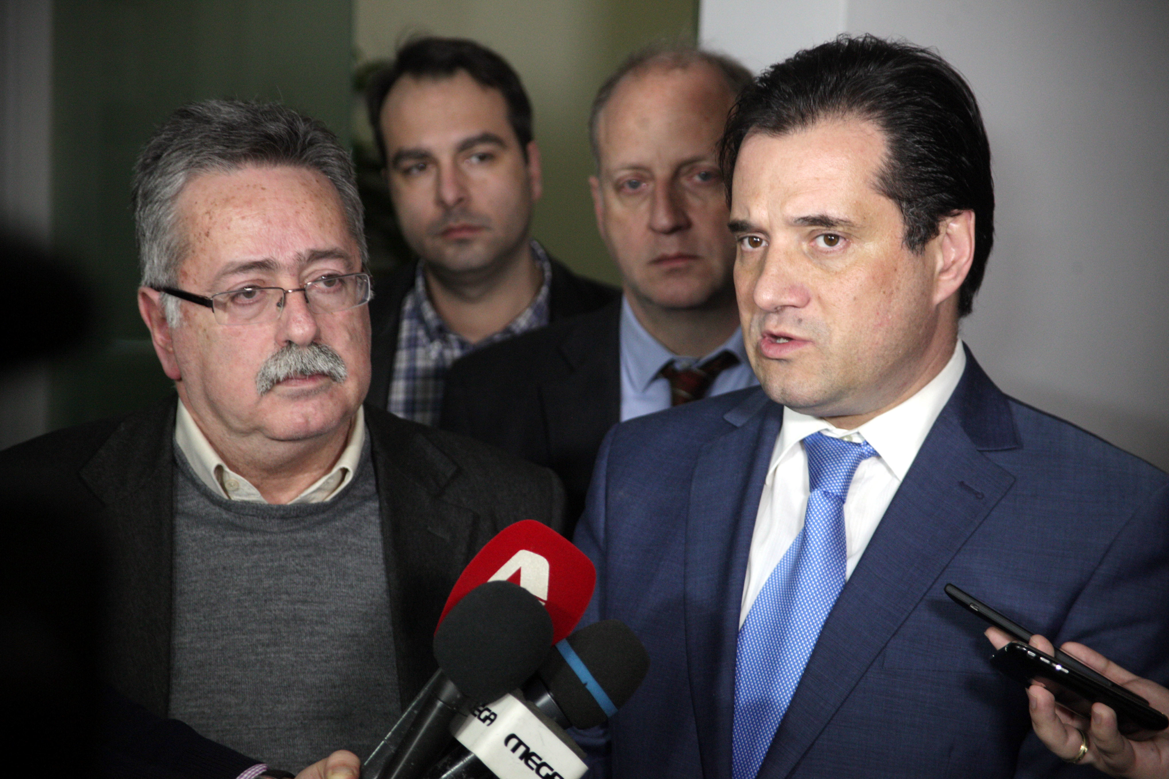 Φαρμακοποιοί: Τα βρίσκουν με Άδωνι, τα χάνουν με τρόικα! Τι θα κάνουν…