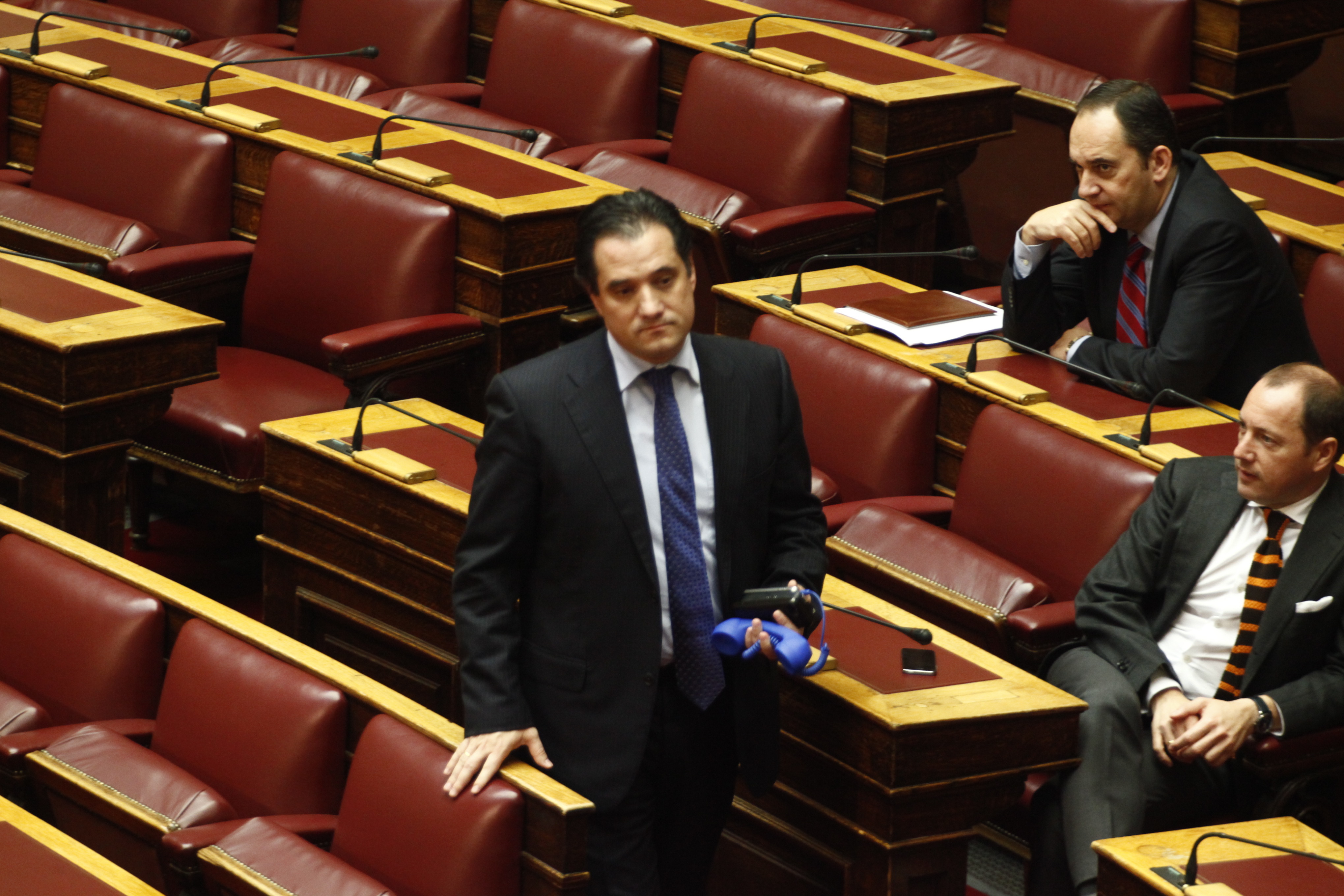 Άγριος καβγάς Άδωνι – Σκυλακάκη στο Twitter για τους “γαλάζιους’ διορισμούς στα νοσοκομεία