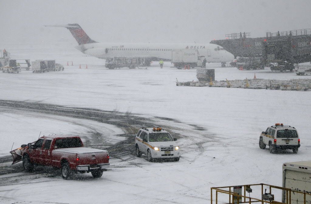 Βρετανία: Δεκάδες πτήσεις ακυρώθηκαν λόγω των χιονοπτώσεων