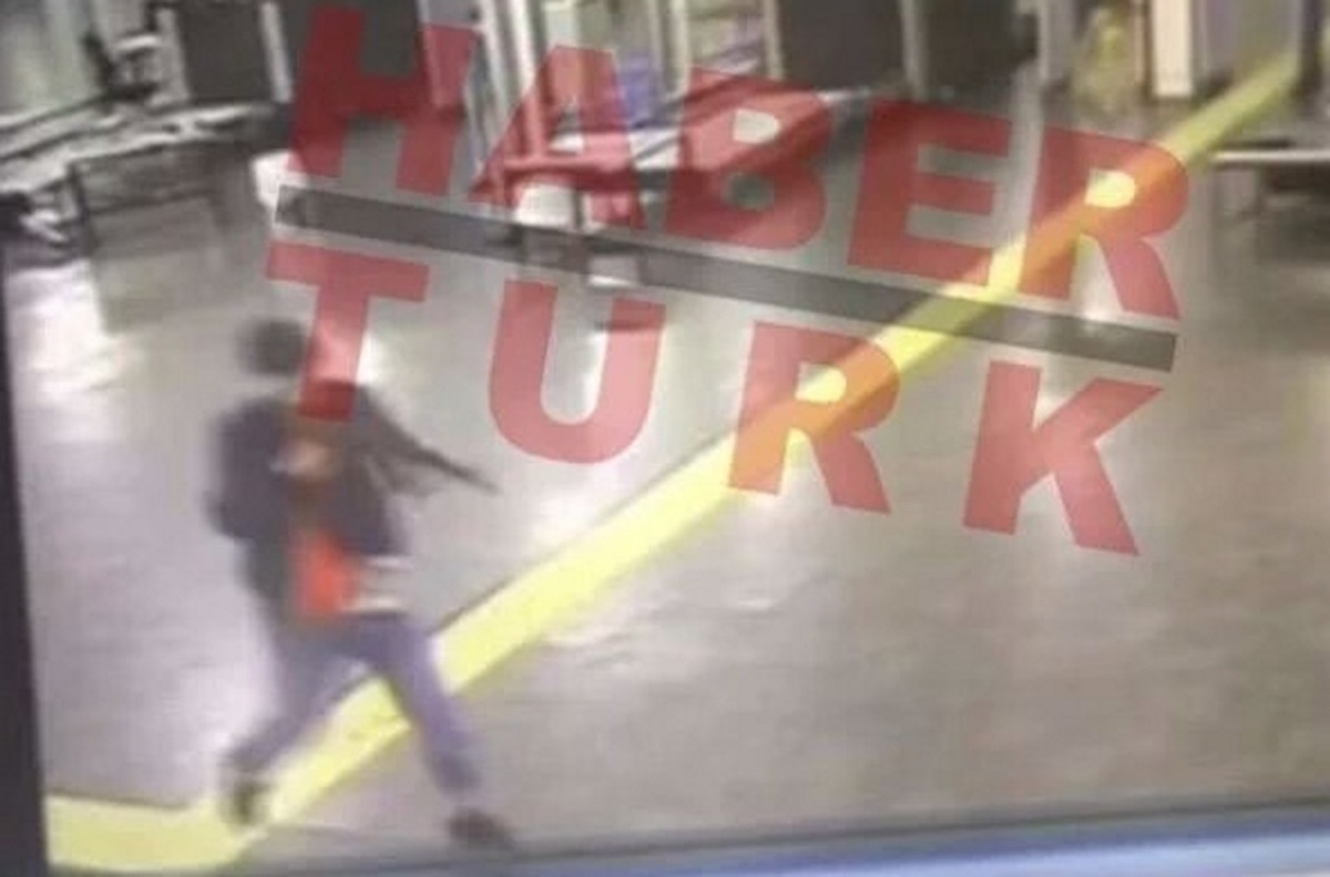 Террористы снимали видео нападения. Теракт в аэропорту Ататюрка. Теракт аэропорт Ататюрка в Стамбуле. Выбежал из аэропорта.