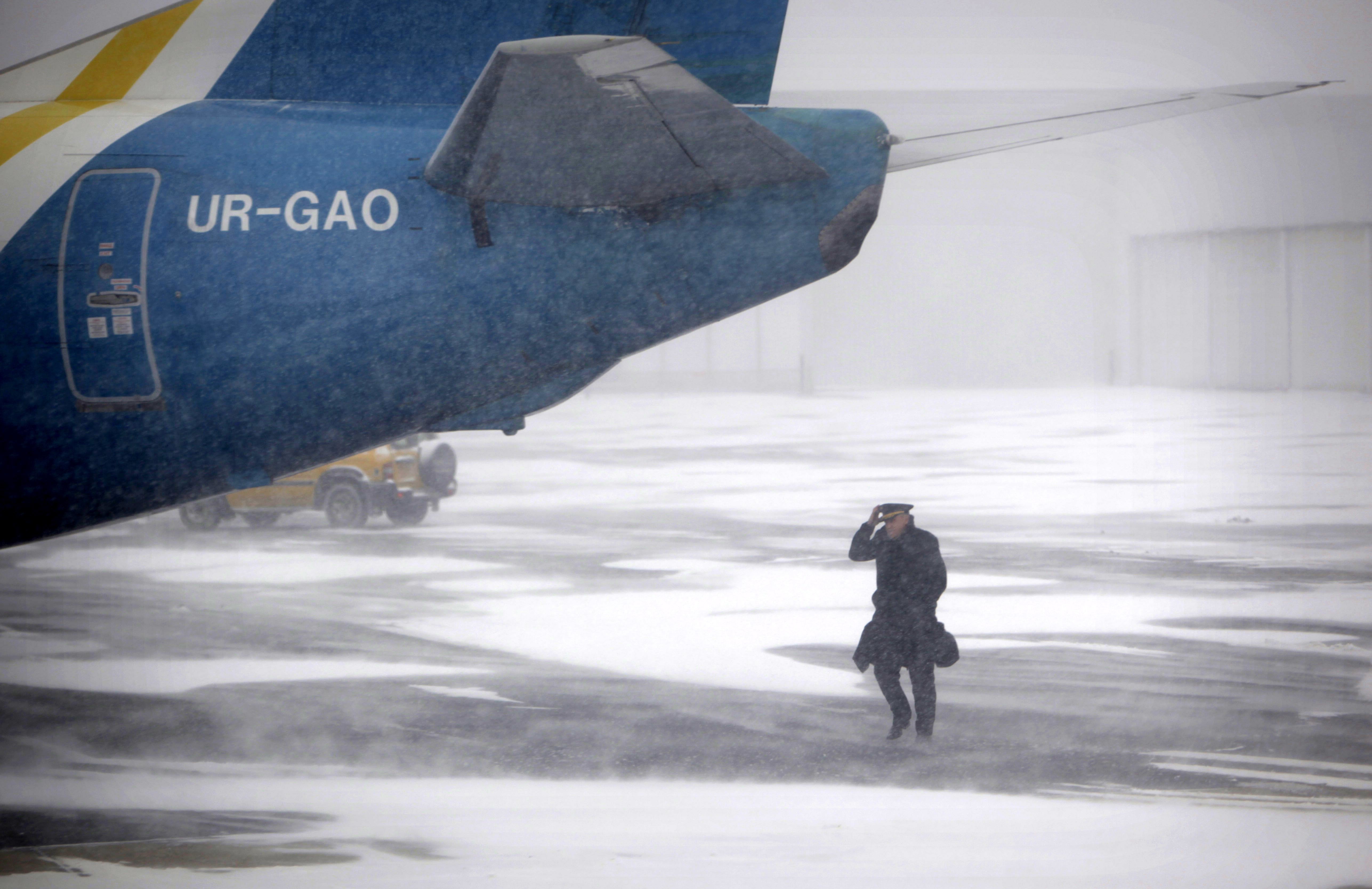 Χάος στα αμερικανικά αεροδρόμια από τον χιονιά