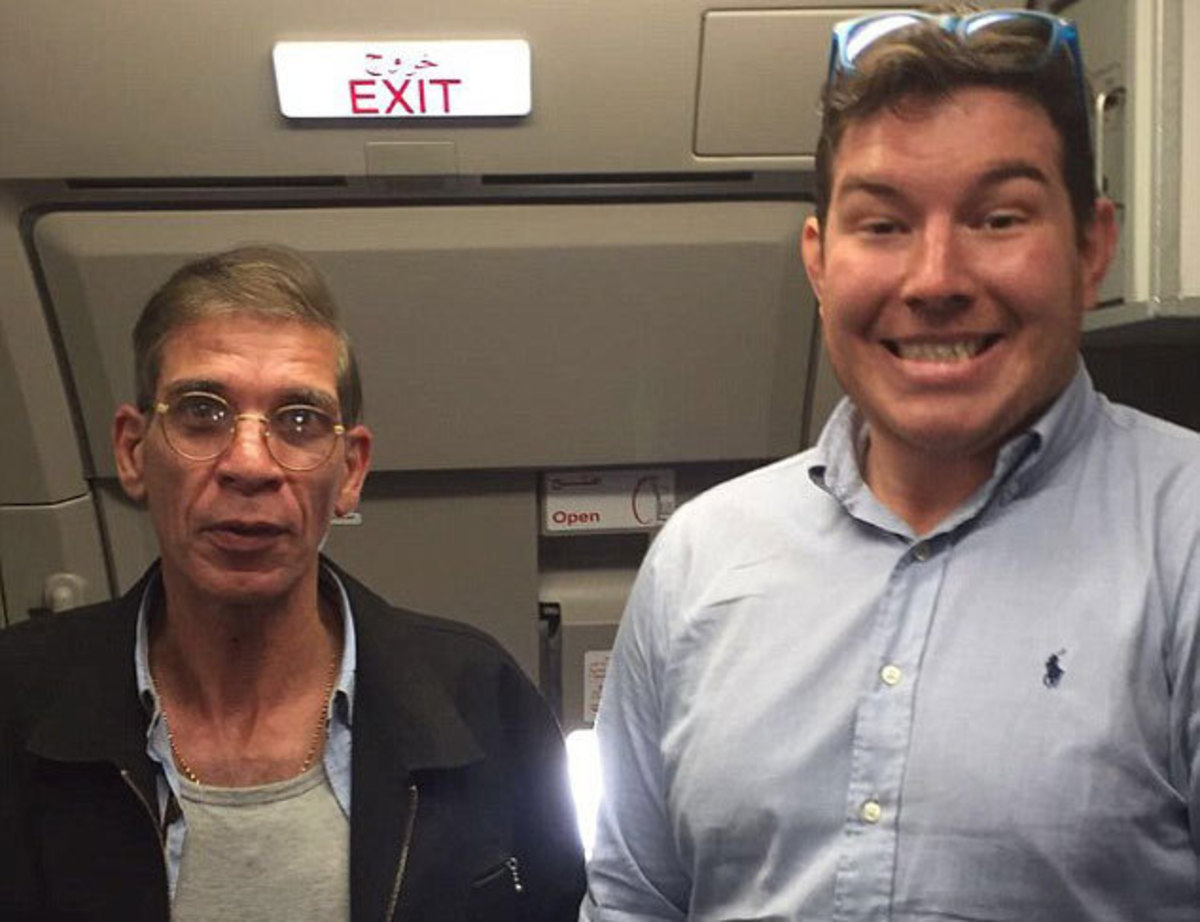 Κύπρος: Ποιος είναι ο χαμογελαστός άνδρας με τον αεροπειρατή;