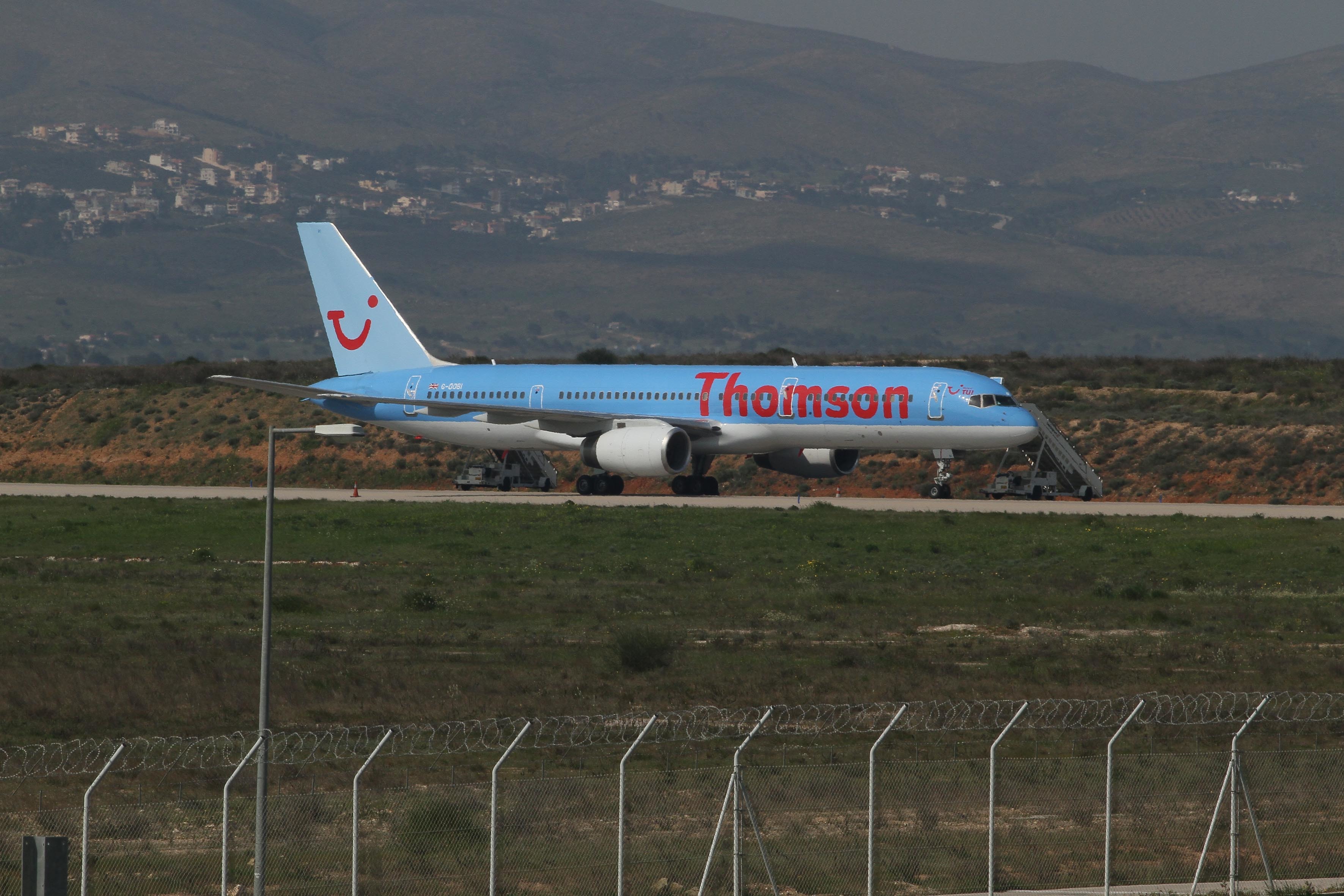 Λαχτάρα στον αέρα για 213 επιβάτες μετά από τηλεφώνημα για βόμβα – Δυο ελληνικά F-16 το προσγείωσαν στο Βενιζέλος