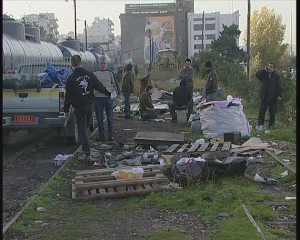 Αχαϊα: 30 Αφγανοί πήραν στο κυνήγι έναν αστυνομικό!