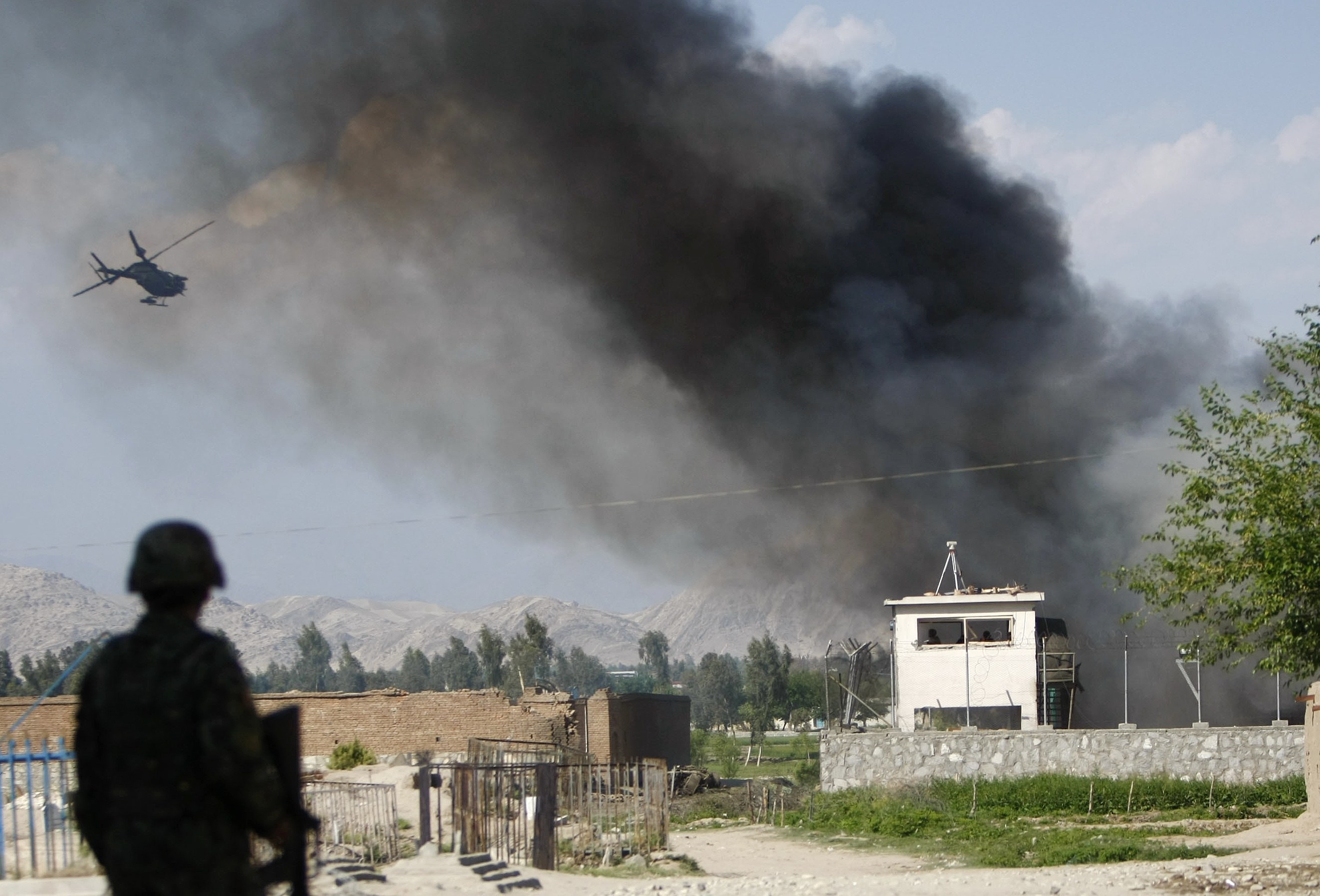 Μπαράζ επιθέσεων στο Αφγανιστάν – Άμαχοι ανάμεσα στα θύματα
