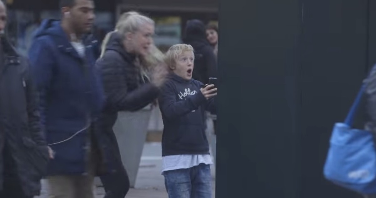 Προσοχή! Η αφίσα είναι… στοιχειωμένη! (video)