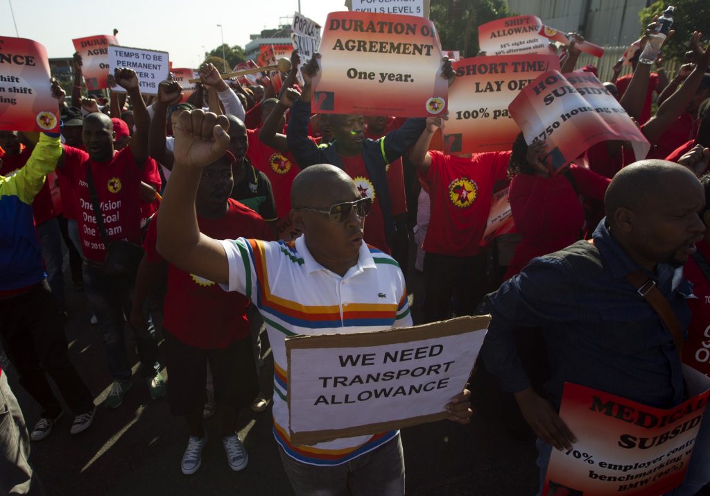 Διογκώνεται το κύμα απεργιών στη Ν. Αφρική – Έκκληση της κυβέρνησης να υπάρξει “ψυχραιμία”