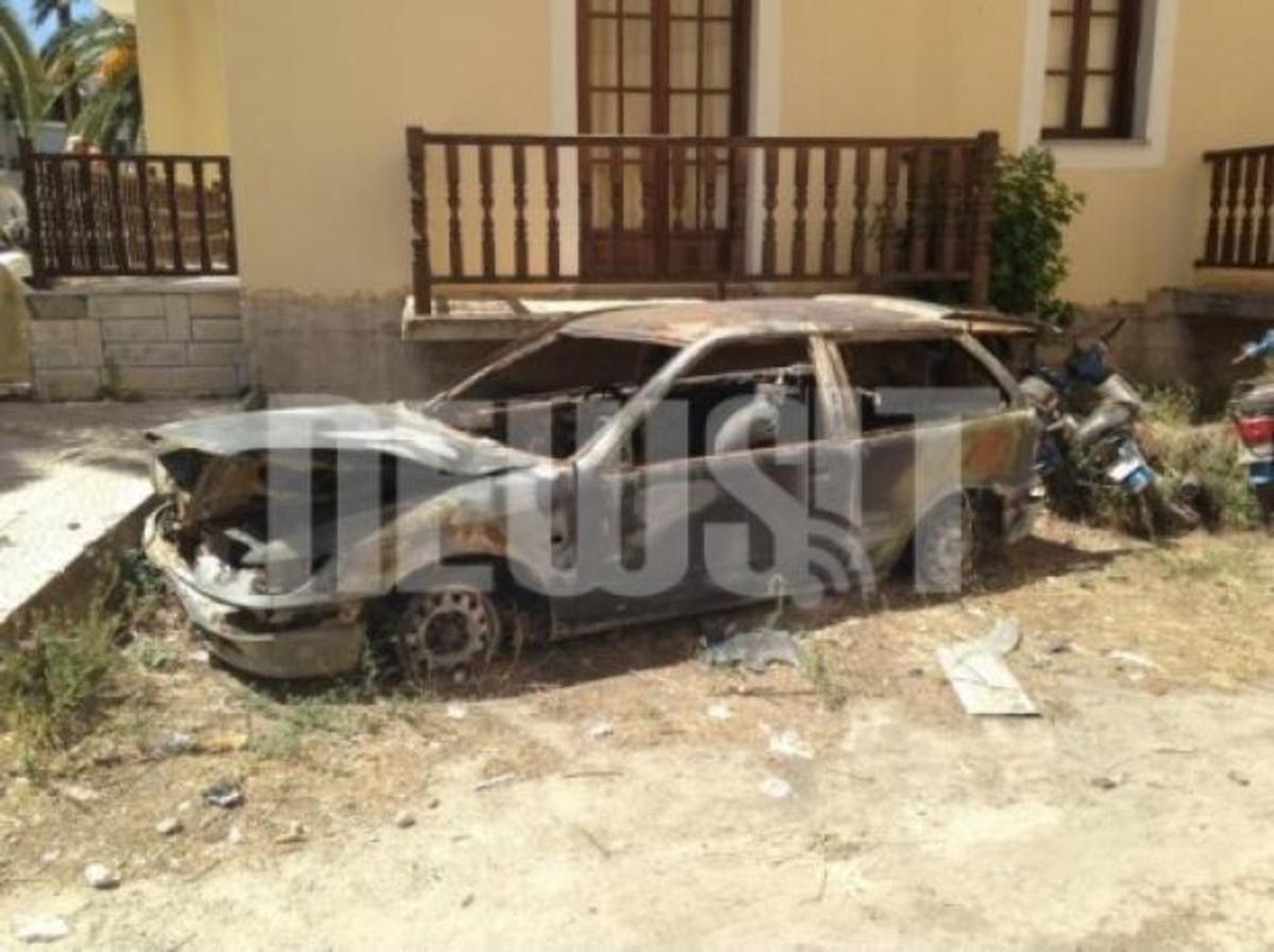 Το αυτοκίνητο του 39χρονου μέσα στο οποίο βρέθηκε το πτώμα του - ΦΩΤΟ newsIT.gr