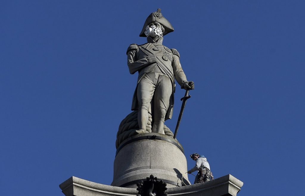 Greenpeace: Φόρεσαν… μάσκα στα αγάλματα! – Φωτογραφίες