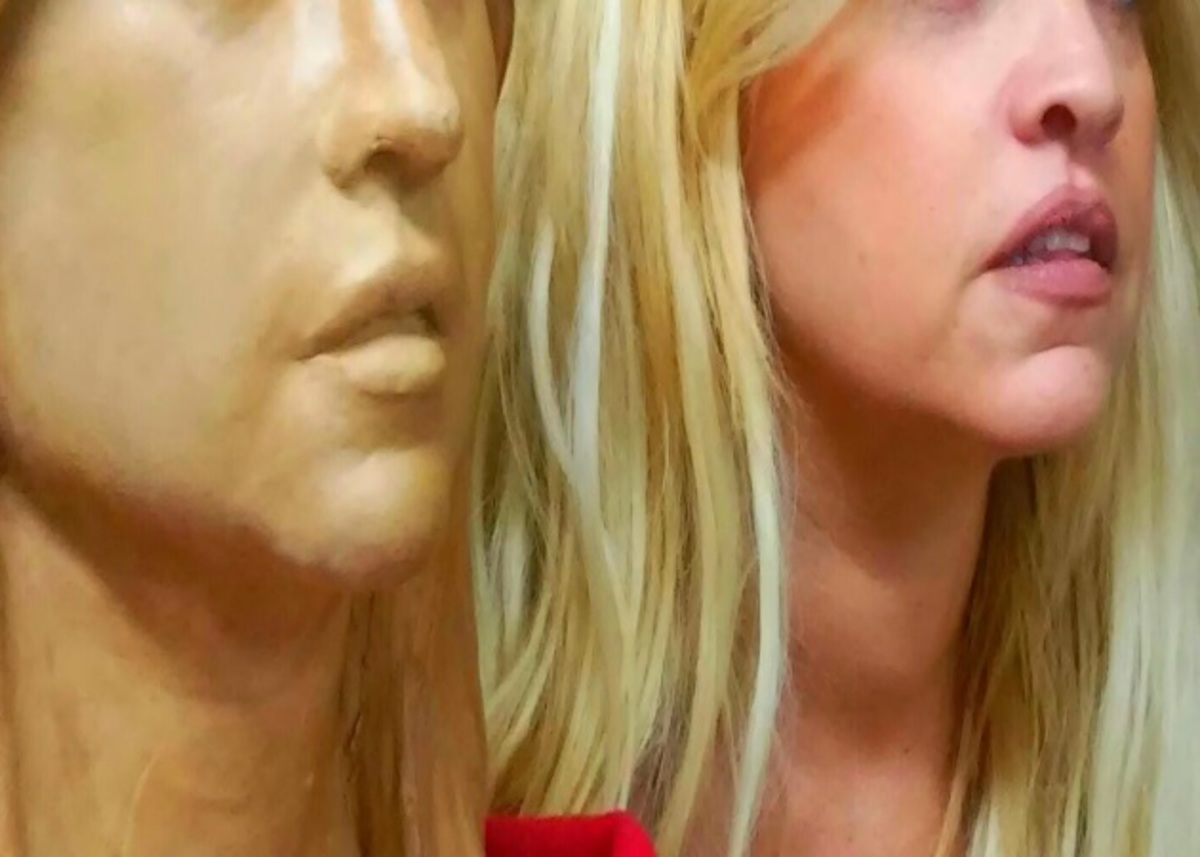 Ελληνίδα τραγουδίστρια, έγινε… γλυπτό! Φωτογραφίες